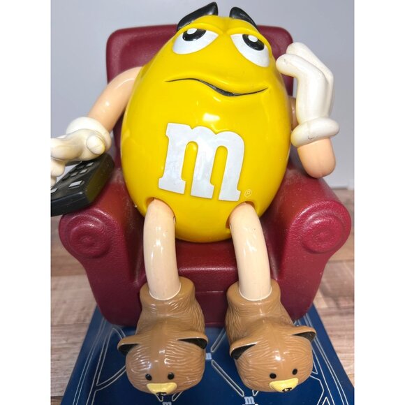 M&Ms Yellow Character Candy Dispenser Recliner Chair Design - Picture 2 of 9